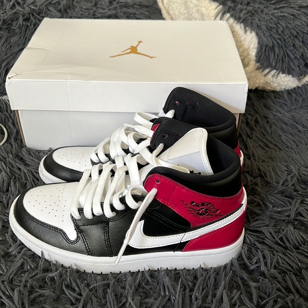 COPY - Jordan 1 Mid ‘noble red’